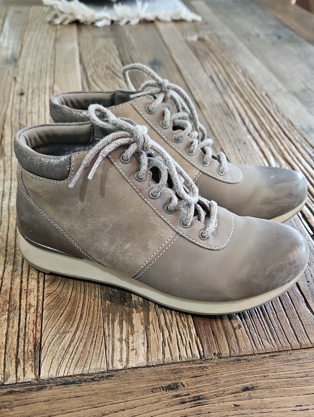 Dansko Size 40 Womens Leather Booties Lace Up